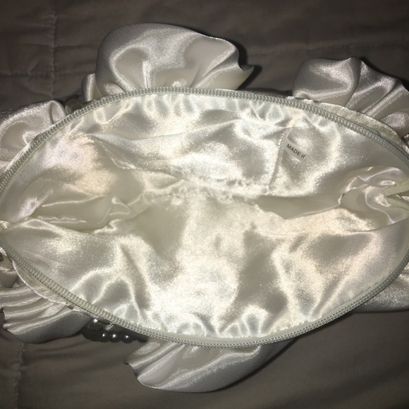 Emery Rose Flower Clutch Bag from SHEIN - Picture 5 of 6